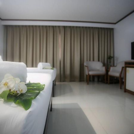 Friday Hotel Uttaradit Exterior photo