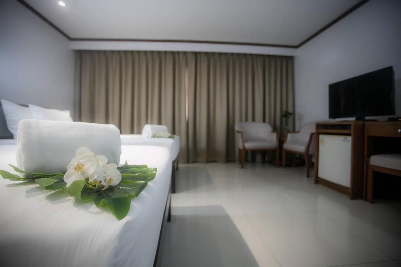 Friday Hotel Uttaradit Exterior photo