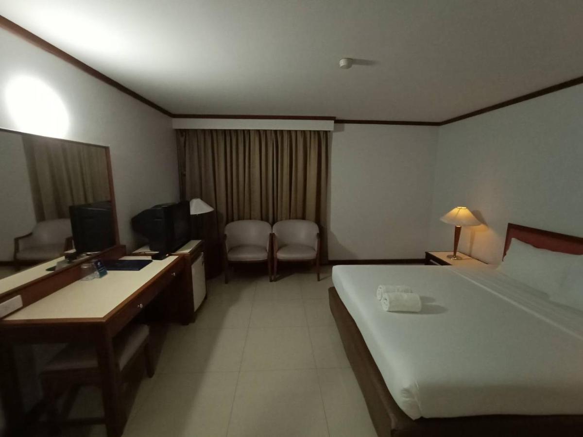 Friday Hotel Uttaradit Exterior photo
