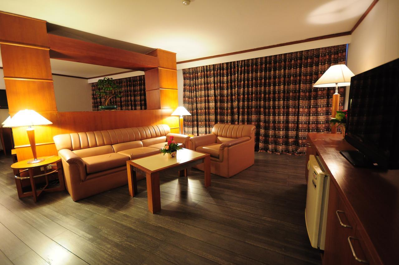 Friday Hotel Uttaradit Exterior photo