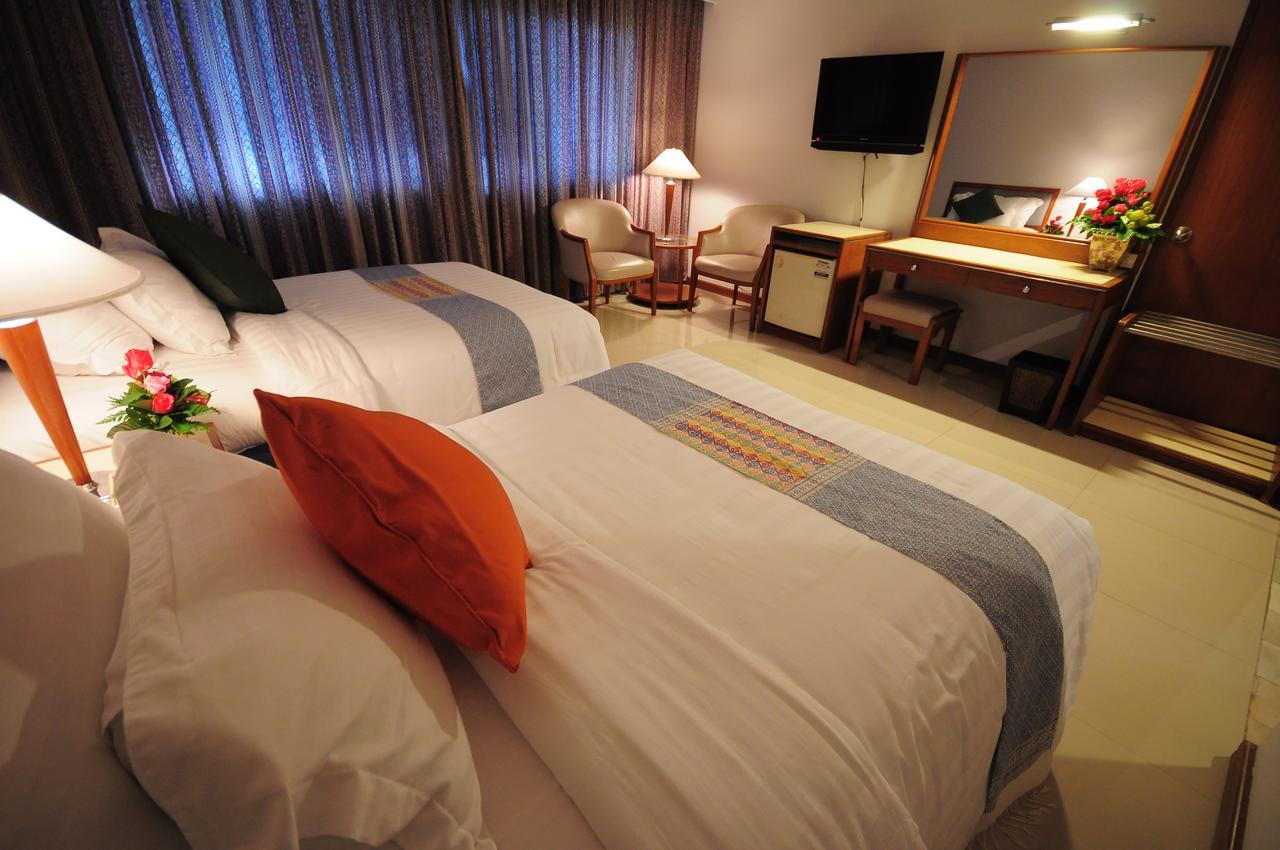 Friday Hotel Uttaradit Exterior photo