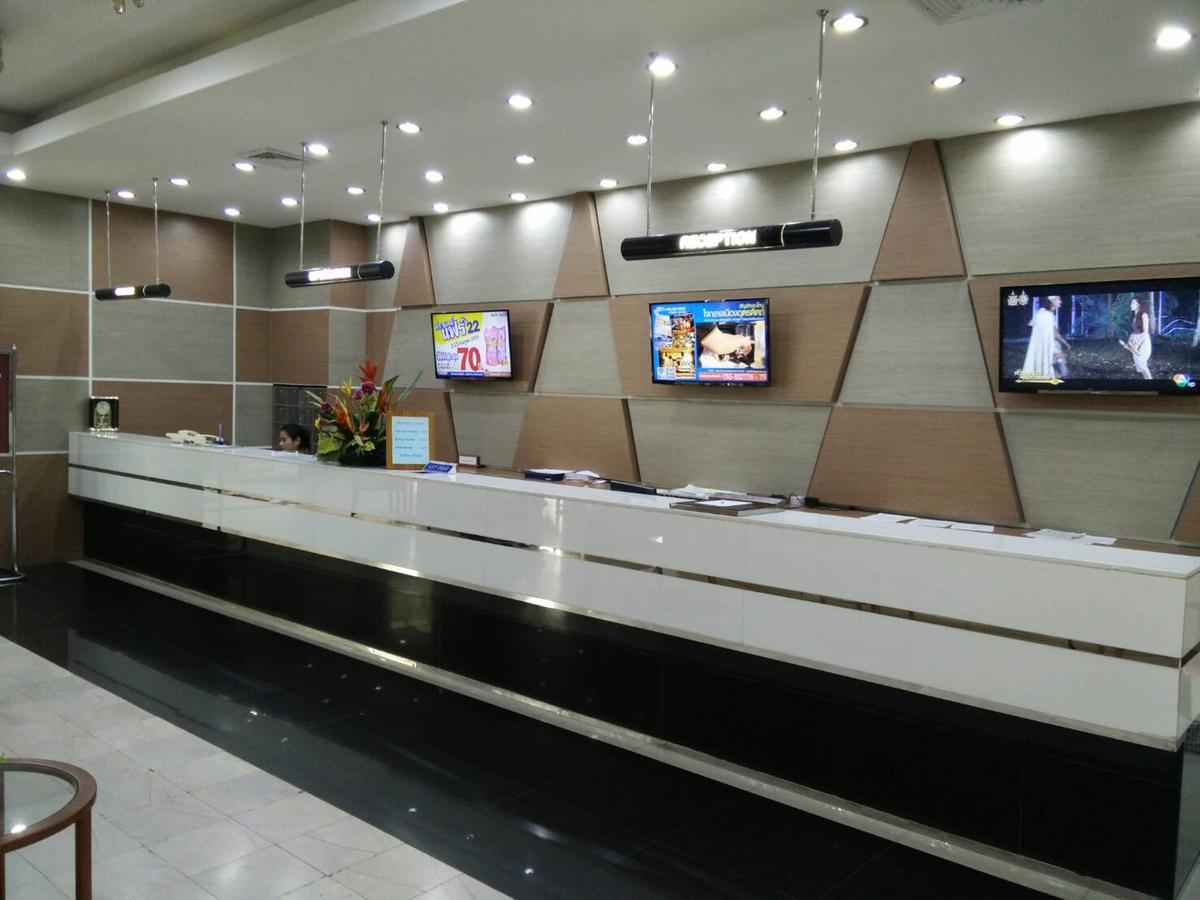 Friday Hotel Uttaradit Exterior photo