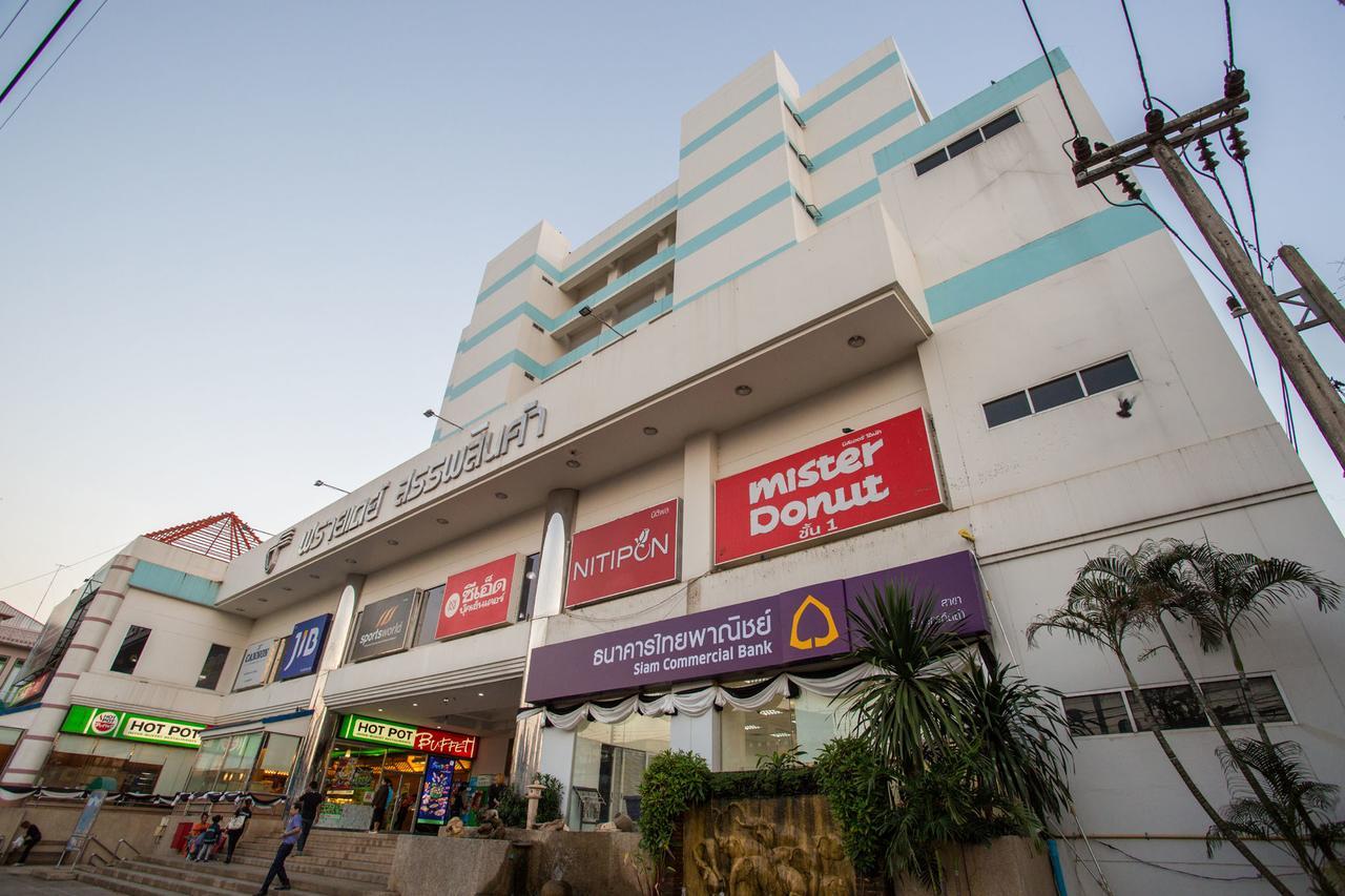Friday Hotel Uttaradit Exterior photo