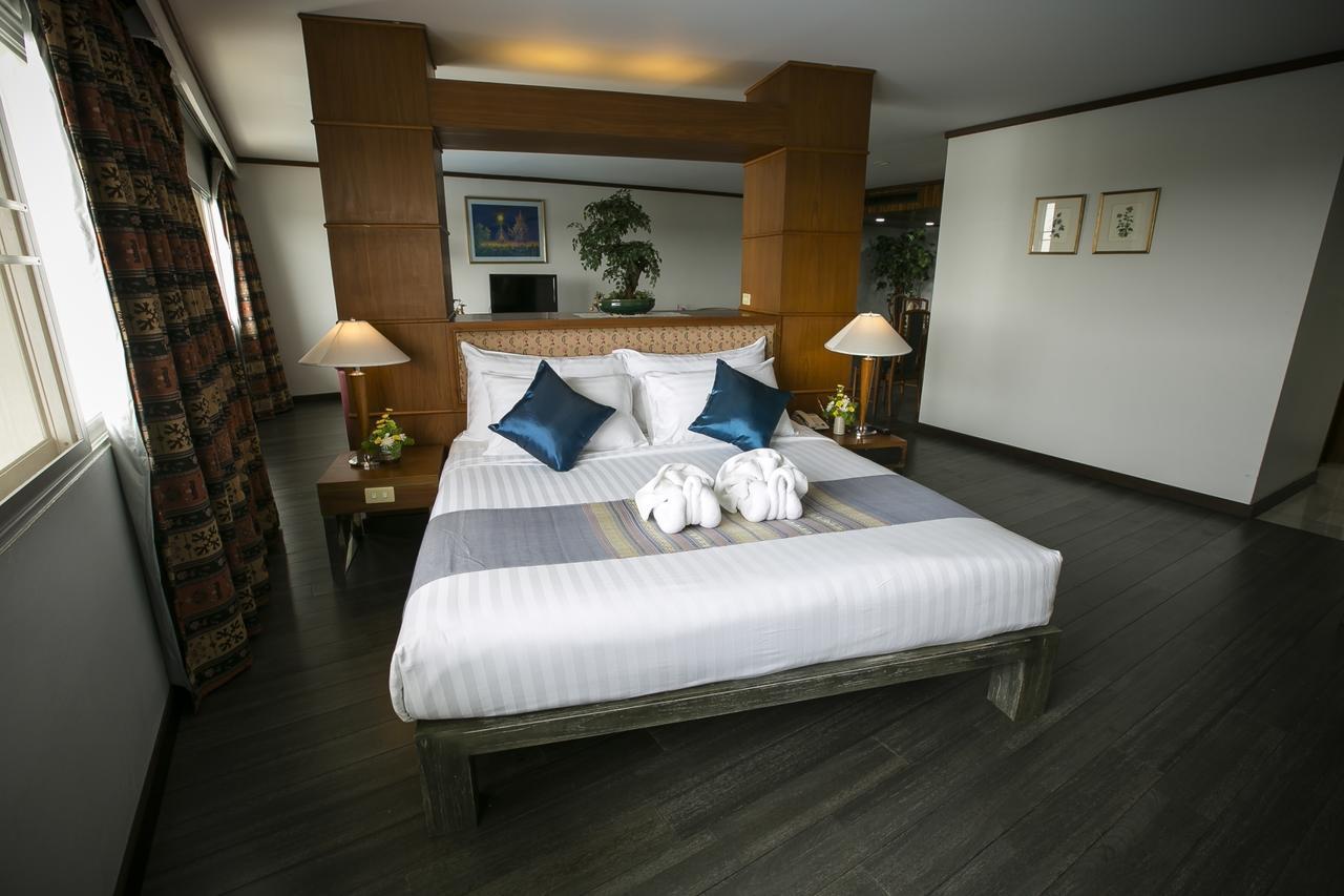 Friday Hotel Uttaradit Exterior photo