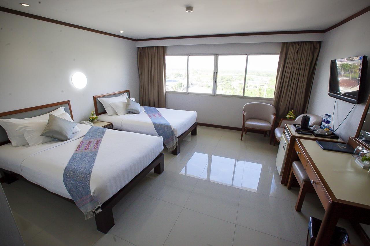 Friday Hotel Uttaradit Exterior photo
