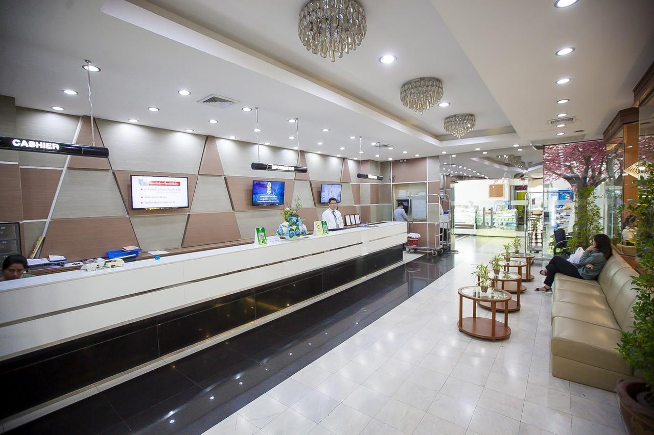 Friday Hotel Uttaradit Exterior photo