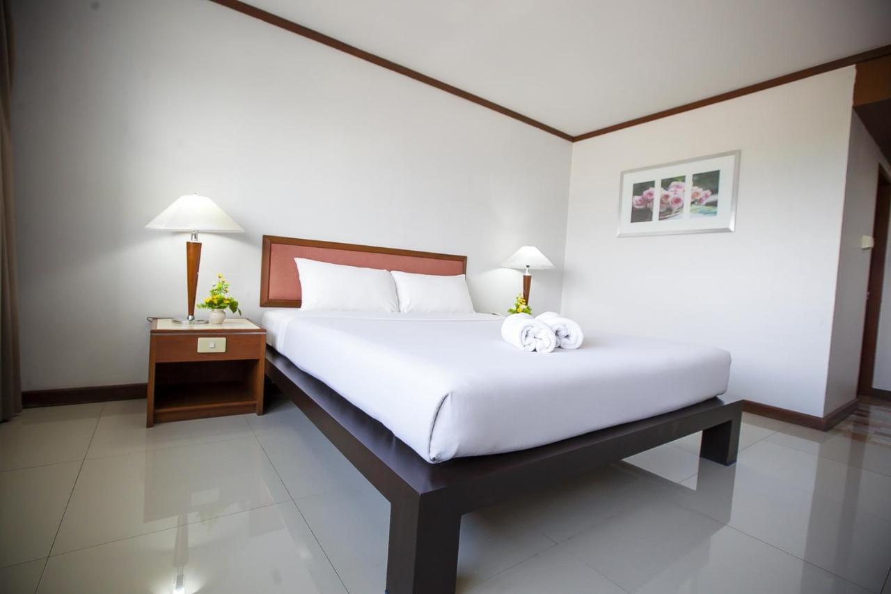 Friday Hotel Uttaradit Exterior photo