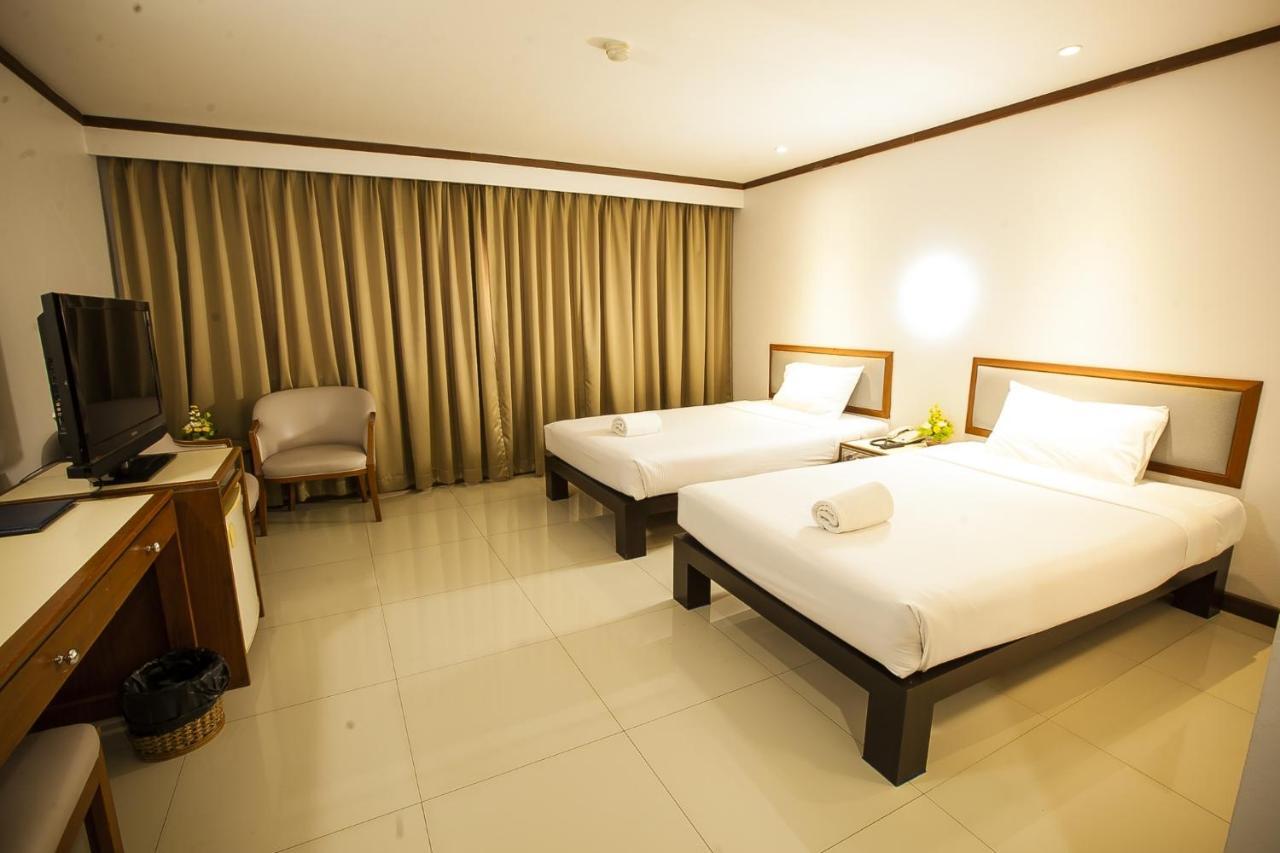 Friday Hotel Uttaradit Exterior photo