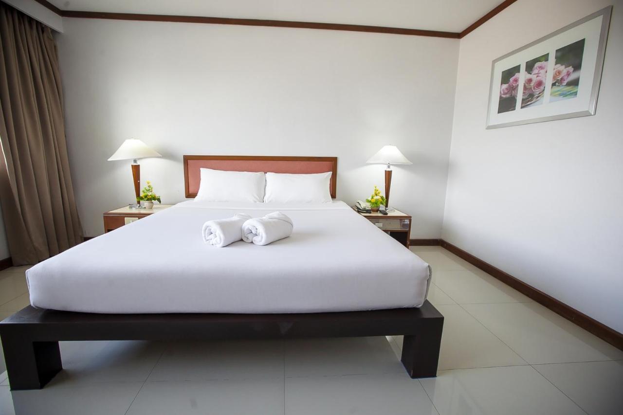 Friday Hotel Uttaradit Exterior photo