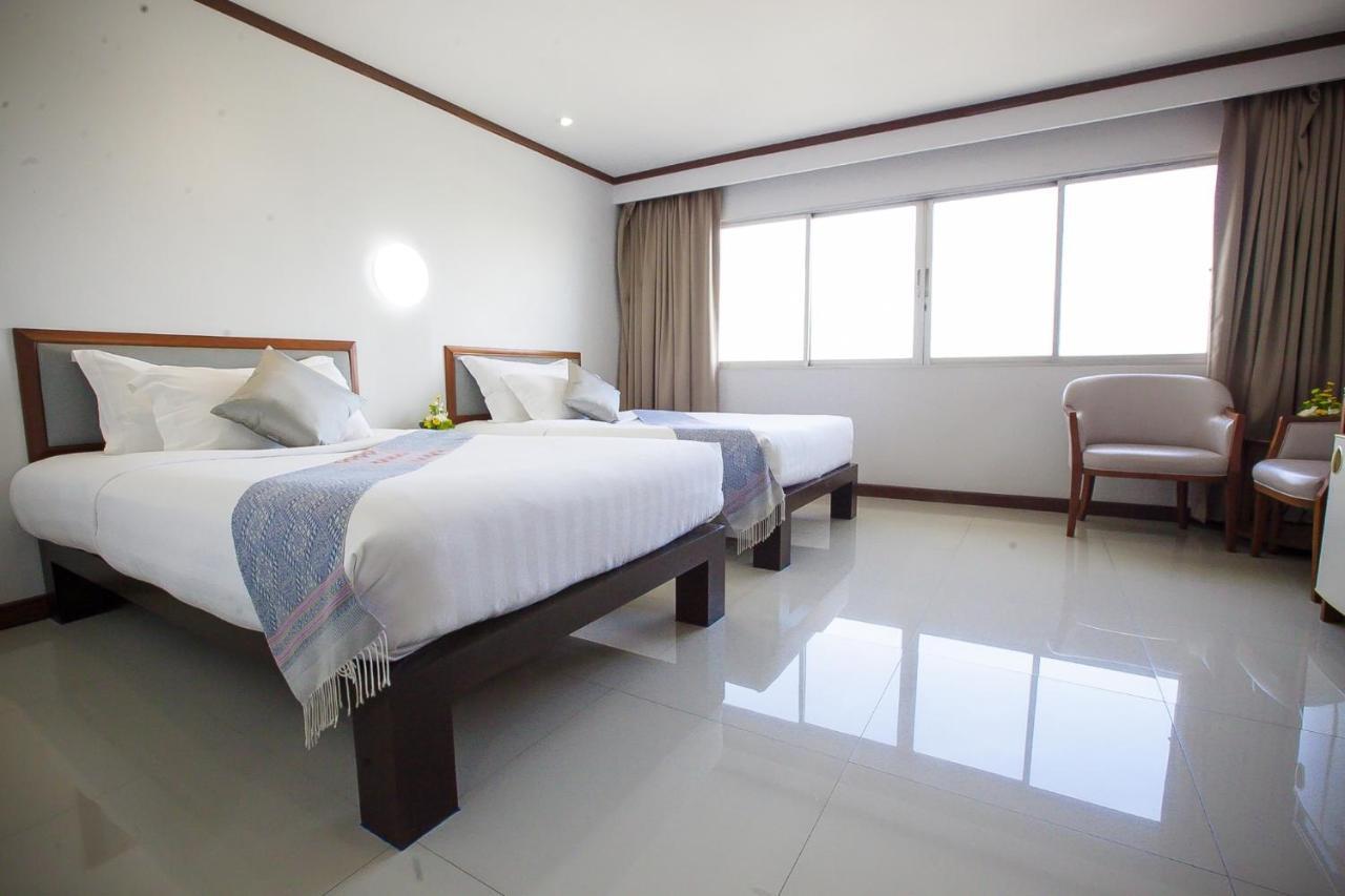 Friday Hotel Uttaradit Exterior photo